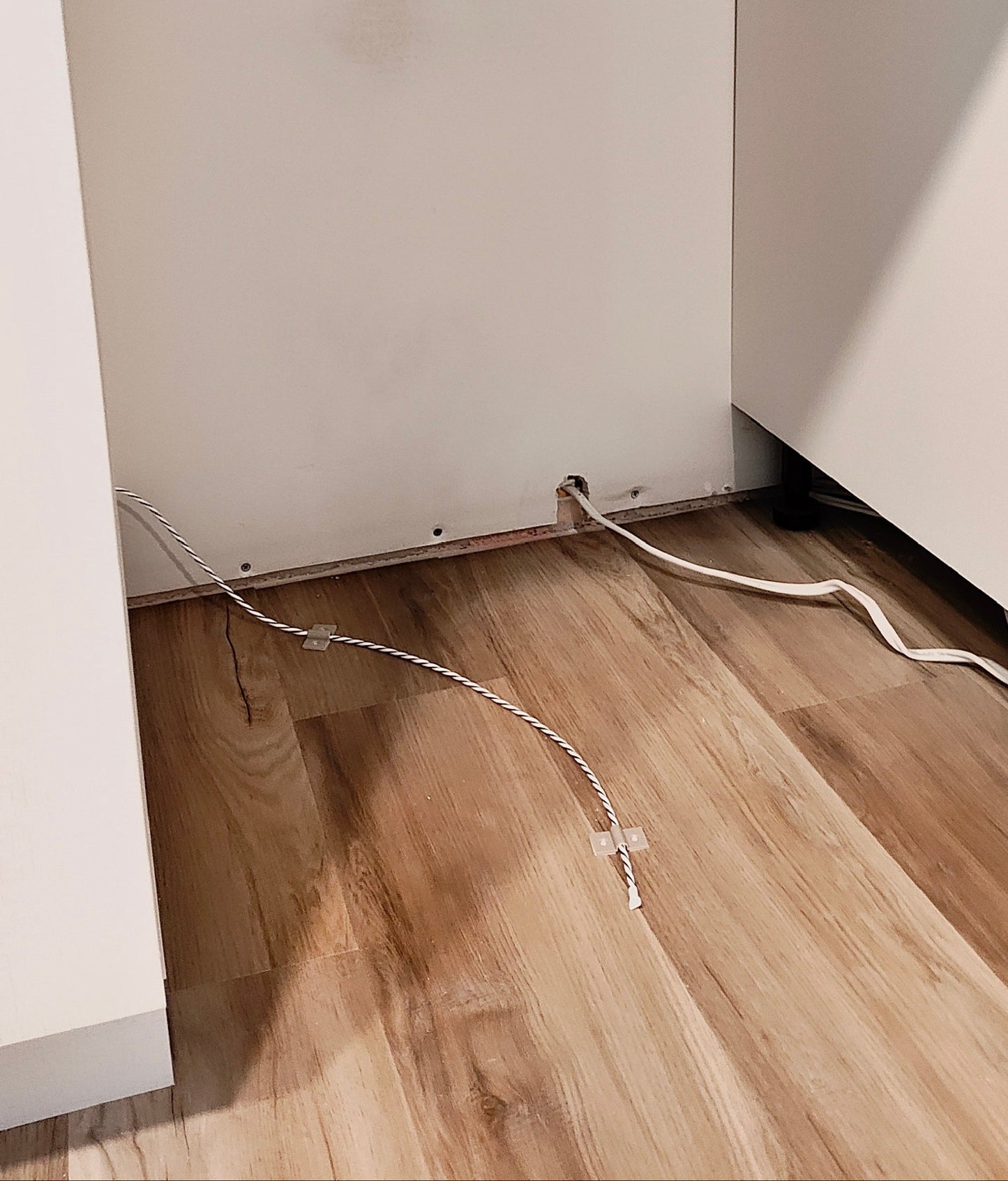Rope sensor in dishwasher cabinet